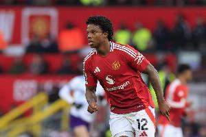 记者：马拉西亚预计今夏将返回曼联，埃因霍温寻找新的左后卫