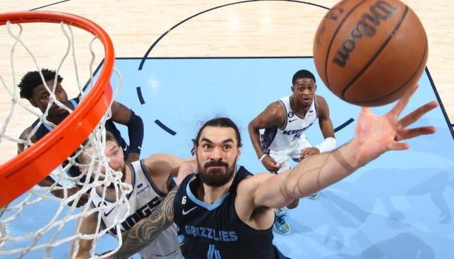 蓝鲸体育网页版-前场篮板数据比肩罗德曼 亚当斯正在创造历史